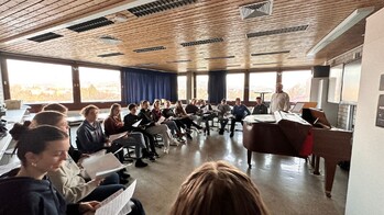 Jugendchor des TMG im Probenraum des Kopernikusgymnasiums